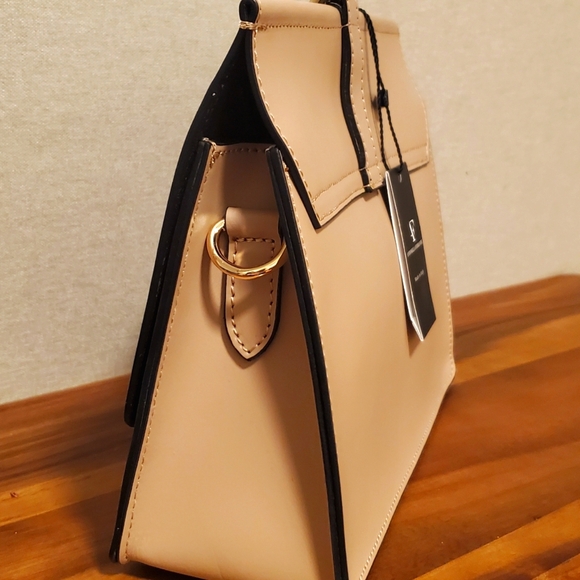 Italian Leather Shoulder and Wrist Bag New - Picture 3 of 6